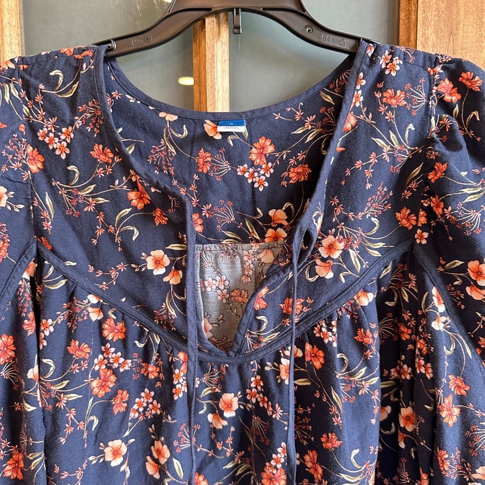 Old Navy Floral Babydoll Dress Women Size M Navy Blue Puff Sleeve V-Neck Tiered - Picture 2 of 11